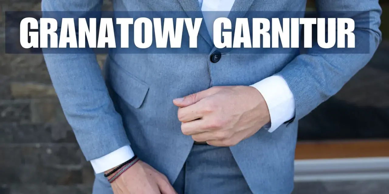 Mężczyzna w szarym garniturze i białej koszuli. Tekst na zdjęciu: "Najlepsze połączenia: Granatowy garnitur". Idealna inspiracja, jaka koszula do granatowego garnituru.